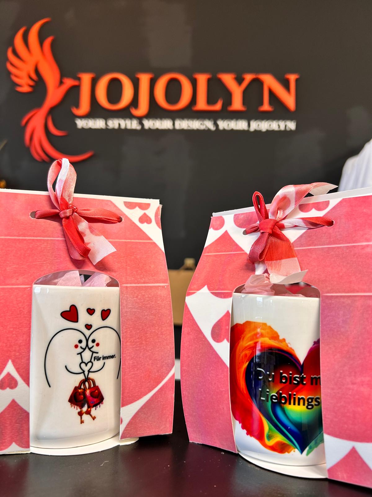 Personalisierte Herzhenkel-Tasse mit Rose – Design inklusiv